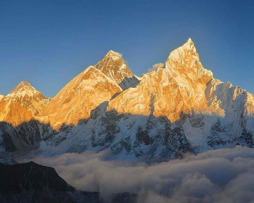 Splendid View Of Everest ()